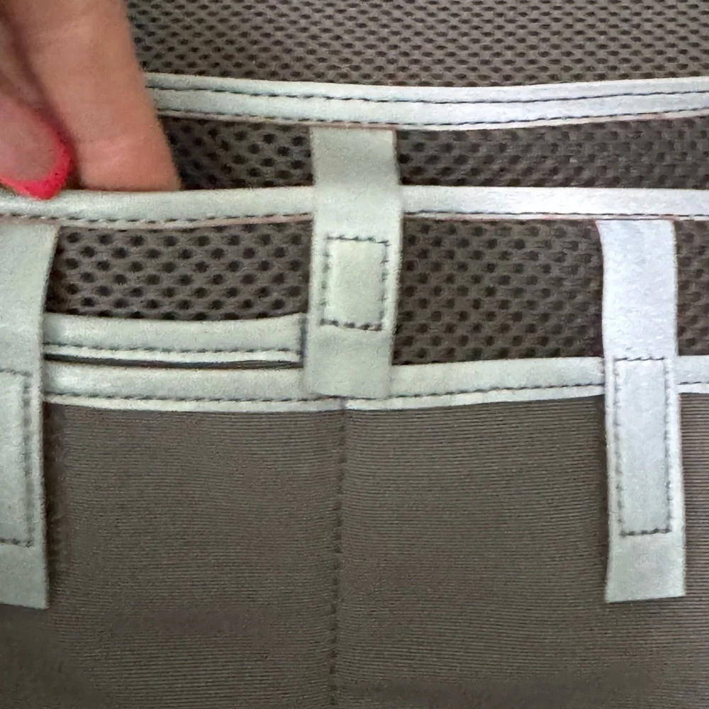 G.I.L.I. Cream Shoulder Bag with Flap Closure and Tassel
